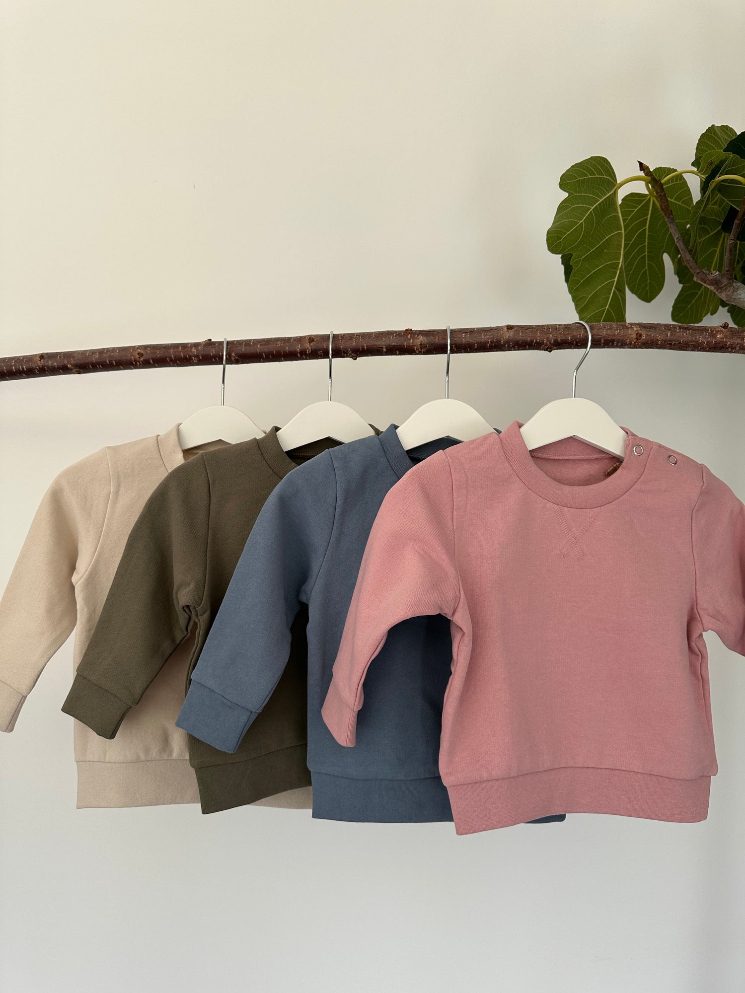 Sweatshirts & T's