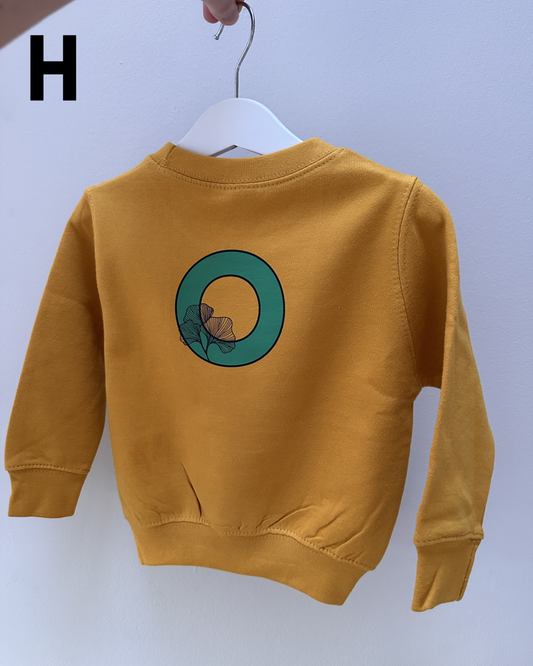 Bumble, Size 1-2, Solo Initial Charm personalised with an O and ginko lea